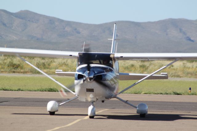 Cessna Skylane (N2212U)