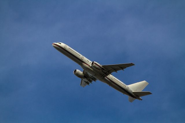 Boeing 757-200 (N757SS) - N757SS departing Long Beach airport on 3/15/2015. Probably the Houston Rockets charter back to KHOU.