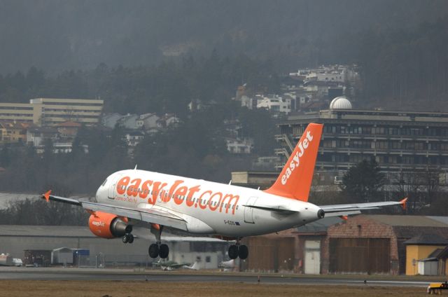 Airbus A319 (G-EZIS)