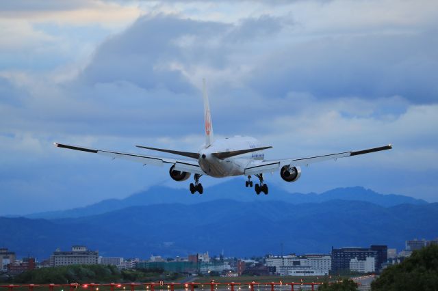 BOEING 767-300 (JA8980) - June 13th 2018:HND-HKD.