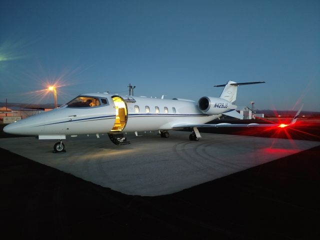 Learjet 60 (N429JS) - Getting ready to depart New Mexico with day light fading.