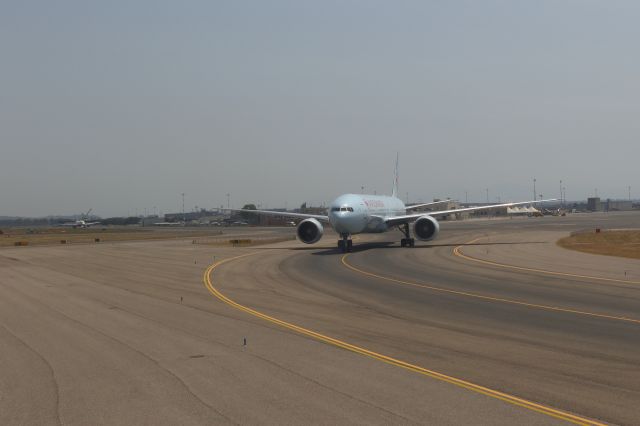 Boeing 777-200 (C-FIVW)