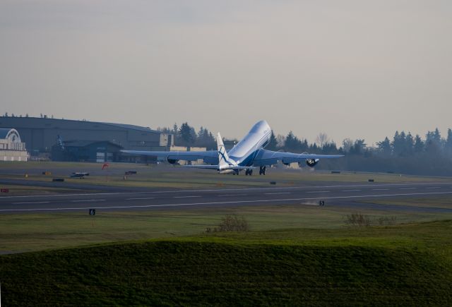 Boeing 747-200 (N959BA) - Take-off! Wish I'd been at the other end of the runway. I've got to locate that spot.