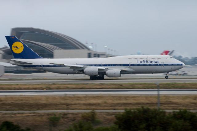 D-ABYT — - 747-8 in classic Lufthansa livery.  Nikon D-7000 w/70-300 VR br /@ 1/60th second.