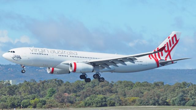 Airbus A330-300 (VH-XFE) - Airbus A330-243 Virgin Australia VH-XFE final runway 03 YPPH 120618.