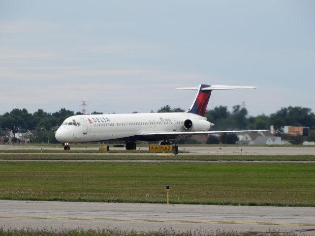 McDonnell Douglas MD-88 —