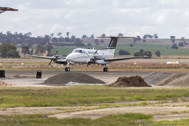 Beechcraft Super King Air 200 (VH-WXO) - Austrek Air Charter (VH-WXO) Beechcraft B200 Super King Air at Narrandera Airport