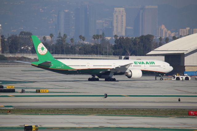 BOEING 777-300ER (B-16729)
