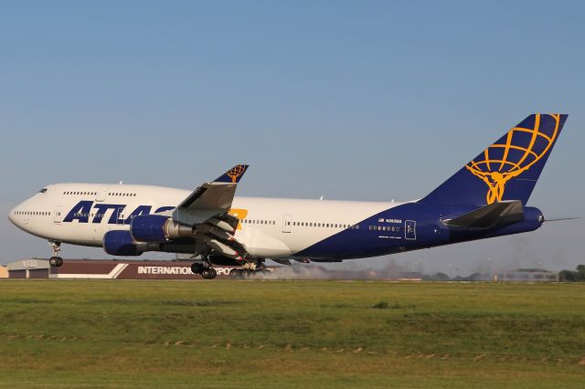 Boeing 747-400 (N263SG) - GIANT8182 layin’ down the smoke on RWY 6L earlier this evening (4 Aug 2021). The Atlas Air B747 brought in the Dallas Cowboys for the Hall of Fame game tomorrow night. 