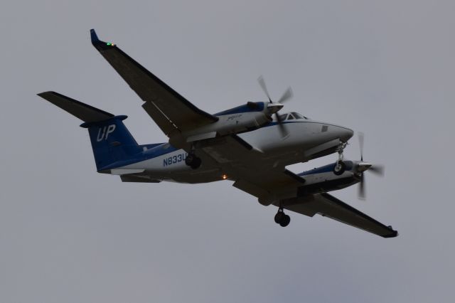 Beechcraft Super King Air 350 (N833UP) - WHEELS UP on final at KCLT - 10/27/18