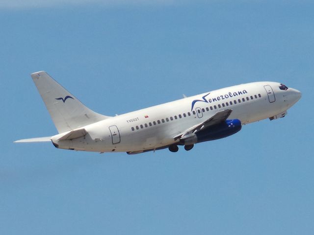 Boeing 737-200 (YV-502T)