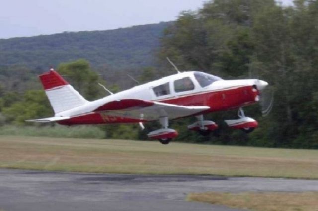 Piper Cherokee (N543FL) - Lift-off.....