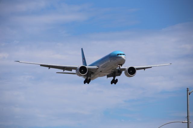 BOEING 777-300ER (HL8209)