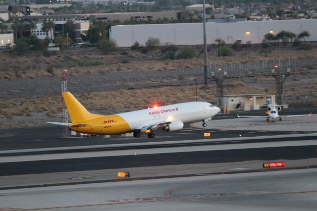 BOEING 737-400 (N733CK)