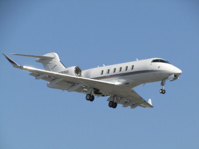 Canadair Challenger 350 (N759QS) - Landing RWY 20R