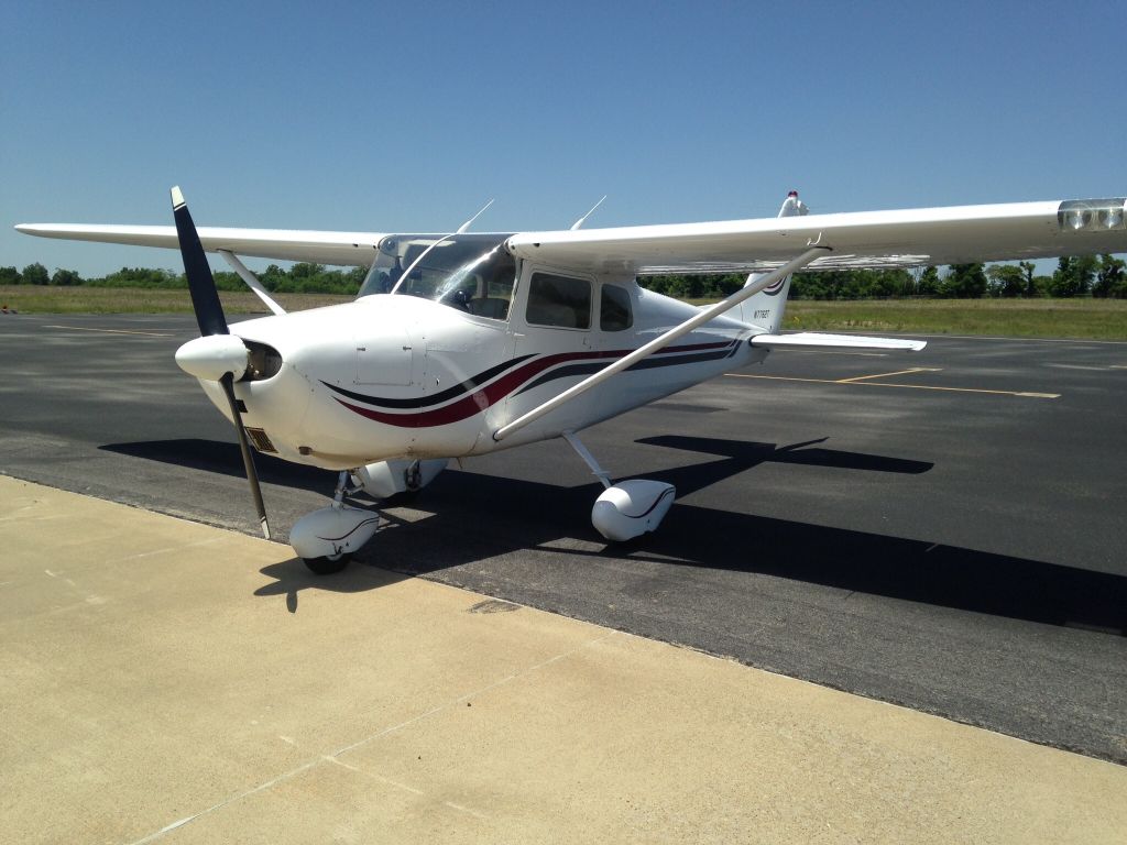 Cessna Skyhawk (N7762T) - 5m9