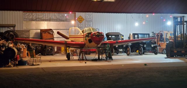 Beechcraft 35 Bonanza (N3061V) - Preparing to remove the wings for transport. 