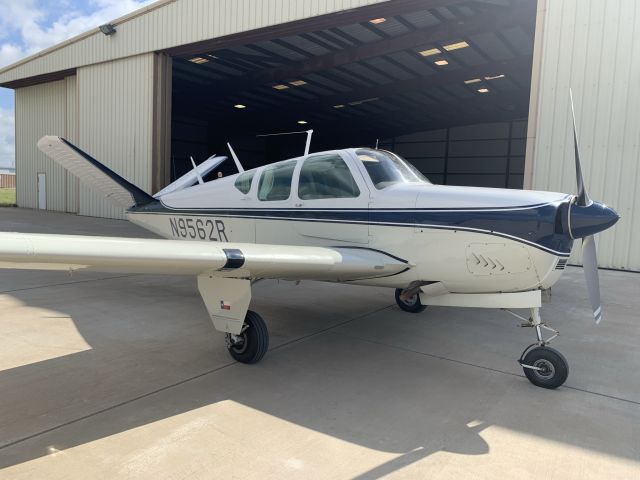 Beechcraft 35 Bonanza (N9562R)