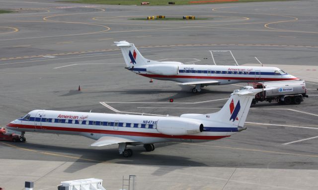 Embraer ERJ-135 (N847AE)