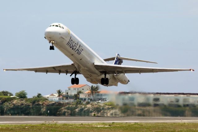 McDonnell Douglas MD-83 (PJ-MDC)