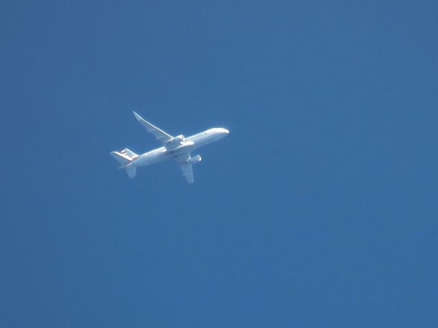 Embraer 175 (N236NN)