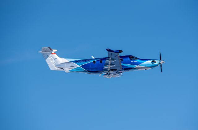 Pilatus PC-12 (N500MW) - Lovely PC12 departing KBZN