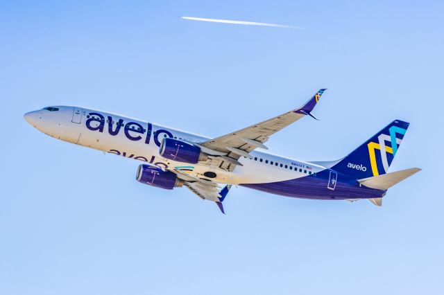 Boeing 737-800 (N801XT) - An Avelo 737-800 taking off from PHX on 2/9/23 during the Super Bowl rush. Taken with a Canon R7 and Tamron 70-200 G2 lens.