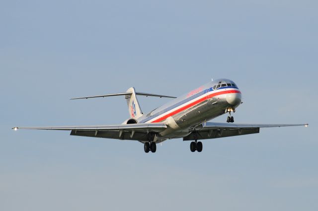 McDonnell Douglas MD-88 (N7534A) - Seen at KDCA on 3/27/2010.