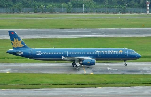 Airbus A321 (VN-A612) - Taxing at SIN (2016/11/05)