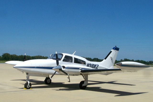 Cessna 310 (N310KZ)