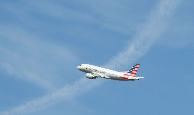 Airbus A319 (N709UW)