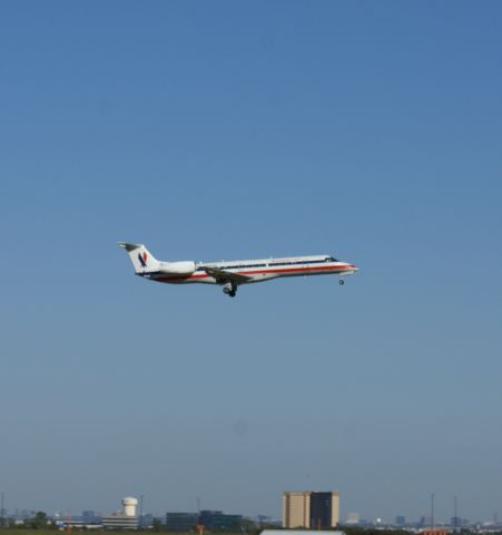 — — - American Eagle landing at KDFW. Flaring high?