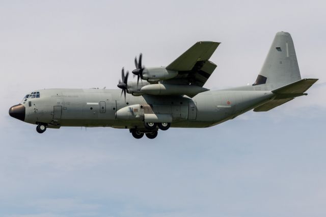 Lockheed EC-130J Hercules (APJ62196) - IAM4686 on final for 17L from YVR.