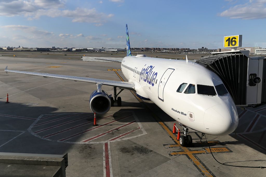 Airbus A320 (N564JB) - Between flights (from Atlanta, to Fort Myers) on Terminal 5 at JFK.