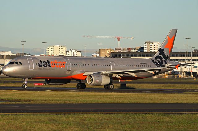 Airbus A321 (VH-VWW) - on 3 December 2017