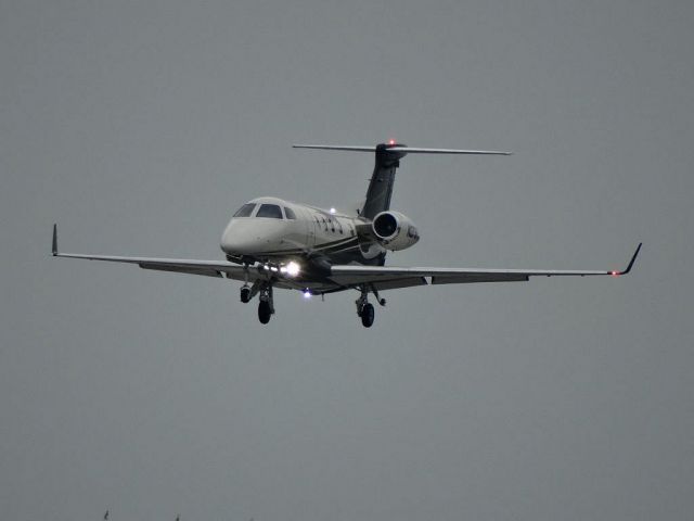 Embraer Phenom 300 (N373FX)