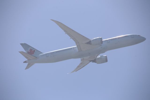 Boeing 787-9 Dreamliner (C-FKSV)
