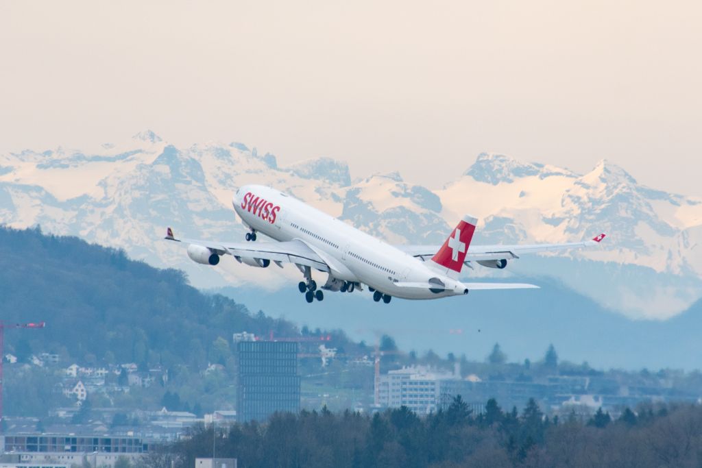 Airbus A340-300 (HB-JMB)