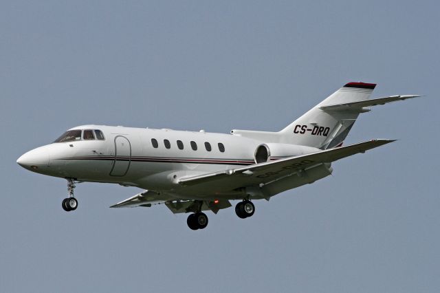 Hawker 800 (CS-DRQ)