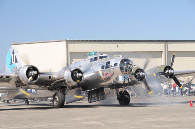 Boeing B-17 Flying Fortress (N9323Z) - Boeing B-17G "Sentimental Journey" starts No.2 at Paine Field (KPAE), Everett, WA 20 Aug 2011