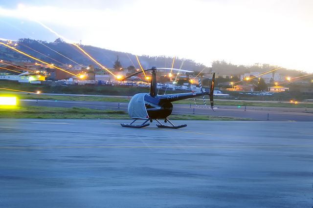 Robinson R-44 (G-XELA)