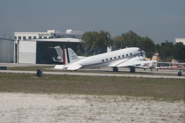 Douglas DC-3 (N8WJ)