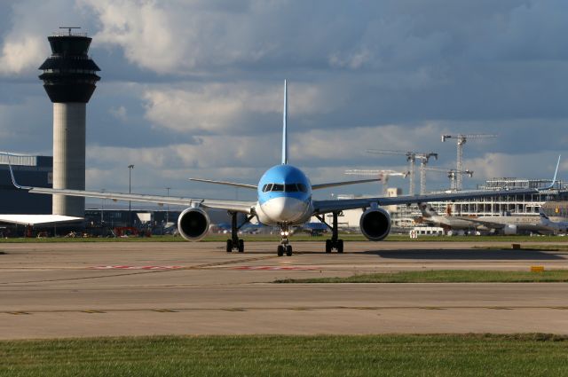 Boeing 757-200 (G-OOBH)