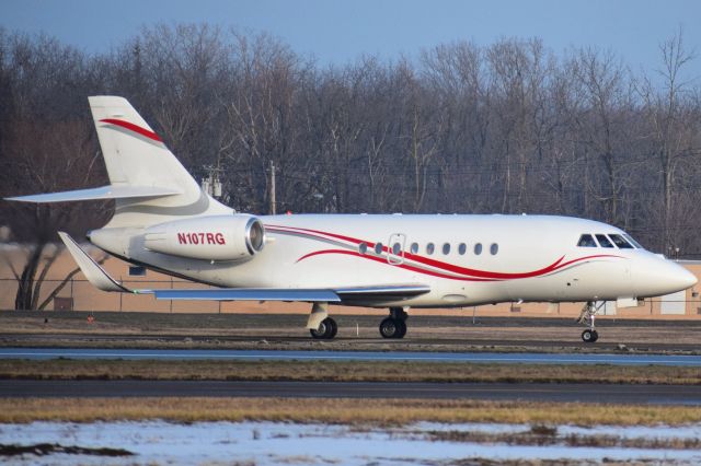 Dassault Falcon 2000 (N107RG) - Dassault Falcon 2000EX owned by C&S Wholesale Grocers leaving the Buffalo Niagara International Airport (KBUF)br /br /** First Photos of N107RG on FlightAware **