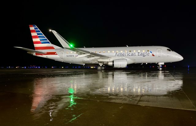 Embraer 170/175 (N298FR)