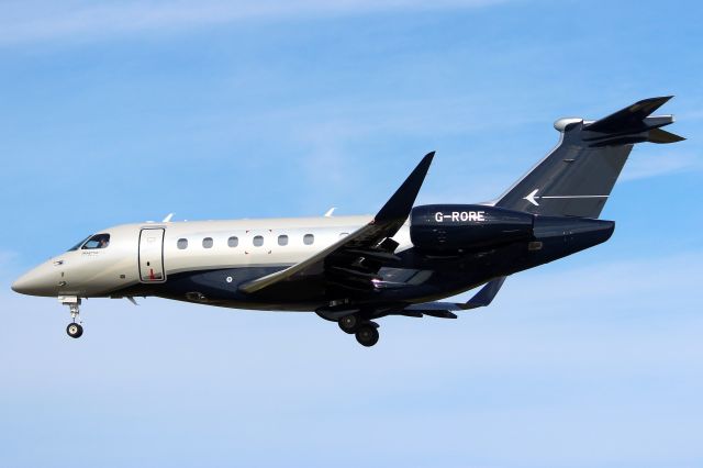 Embraer Legacy 550 (G-RORE) - Flair Jet Praetor 600 on short finals for rwy 25 on 25-Sep-23 arriving from LIML as FLJ64G.