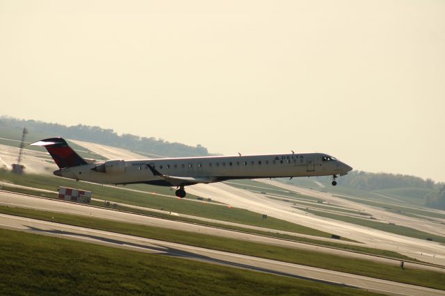 Canadair Regional Jet CRJ-900 (N326PQ)