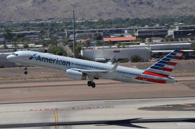 Boeing 757-200 (N204UW)