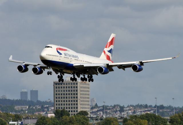 Boeing 747-400 (G-BNLY)