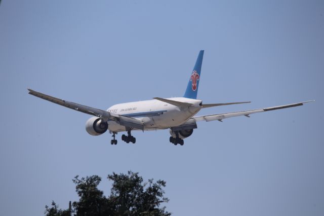BOEING 777-200LR (B-2041)